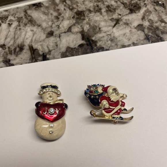 Lot Of 2 Gold Tone Christmas Holiday Brooch Pins Enamel Santa On Sleigh /Snowman - Picture 3 of 11